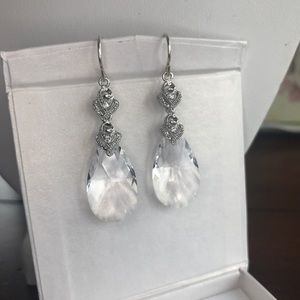 Swarovski crystal earrings/ Bridal earrings